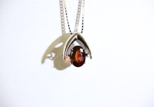 レッドスピネル　ダンシングネックレスへ