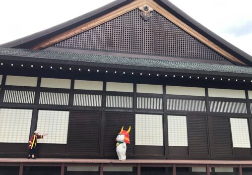 7月19日(日)　ひこにゃん登場　彦根博物館(冠木門)　15:00～
